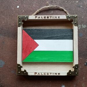 Palestine small flag with metal corners